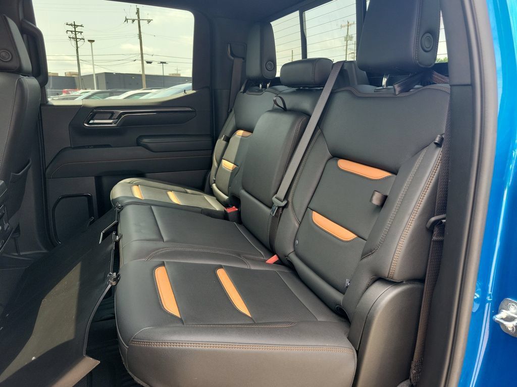 Used 2023 GMC Sierra 1500 AT4 w/ AT4 Premium Package AWD/4WD image 11