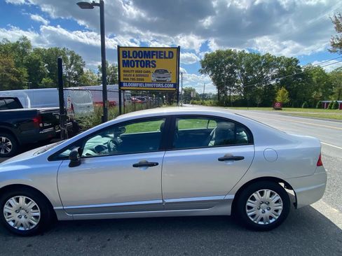 Used 2010 Honda Civic DX-VP image 2