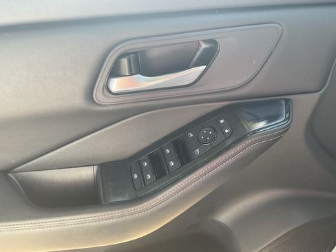 Used 2025 Nissan Rogue SV FWD image 19