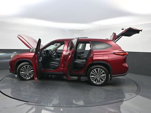 Used 2023 Toyota Highlander Platinum image 42
