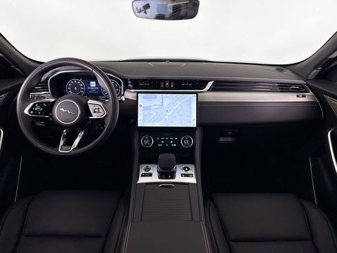 Certified 2025 Jaguar F-PACE R-Dynamic S image 9