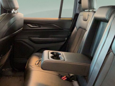 Used 2023 Jeep Grand Cherokee Altitude RWD image 30