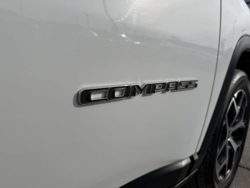 Used 2025 Jeep Compass Limited image 21