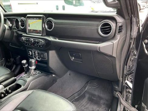 Certified 2021 Jeep Gladiator Overland w/ Popular Equipment Package AWD/4WD image 17