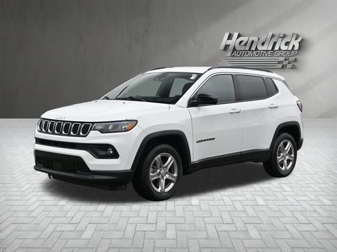 Used 2023 Jeep Compass Latitude image 8