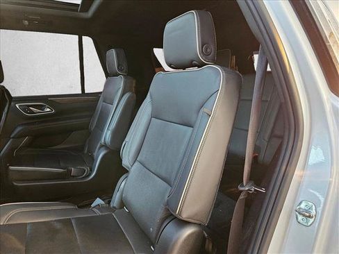 Used 2021 Chevrolet Tahoe Premier w/ Premium Package RWD image 16