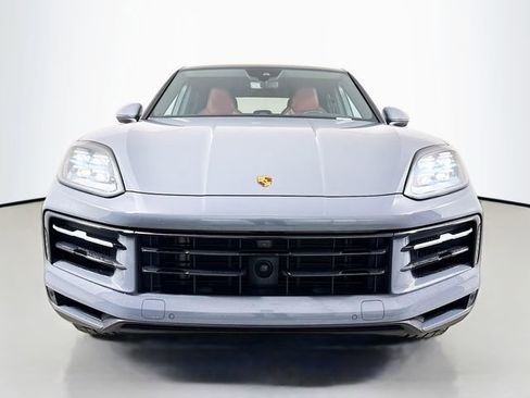 Used 2024 Porsche Cayenne Coupe AWD/4WD image 2