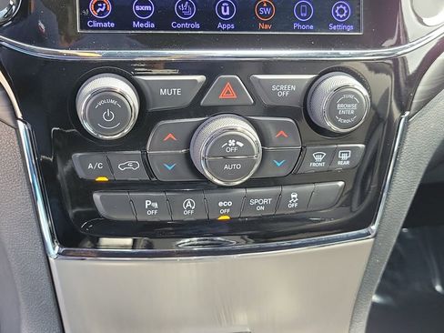 Used 2021 Jeep Grand Cherokee Laredo X RWD image 26