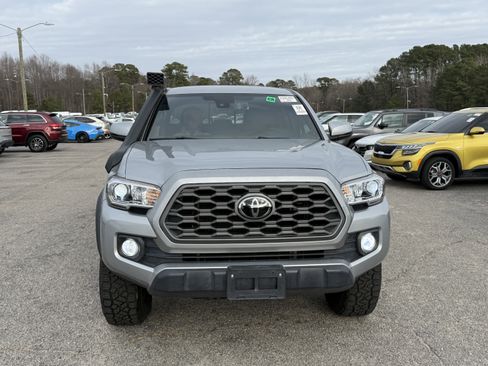 Used 2018 Toyota Tacoma TRD Off-Road image 2