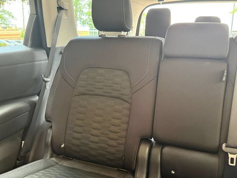 Used 2025 Nissan Pathfinder SV AWD/4WD image 41