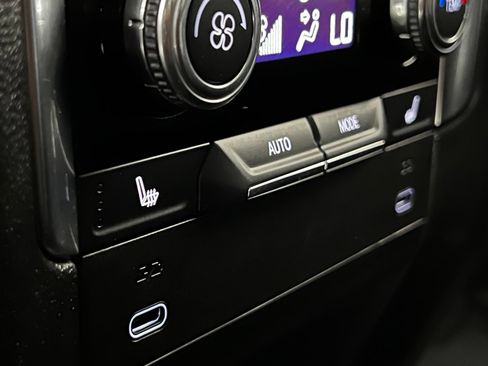 Used 2025 GMC Yukon XL AT4 w/ AT4 Premium Package AWD/4WD image 30