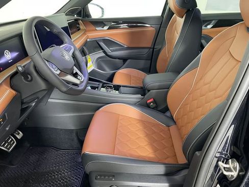 New 2026 Volkswagen Tiguan SEL R-Line image 2