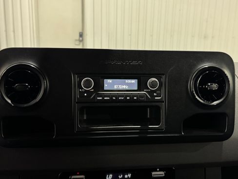 Used 2019 Mercedes-Benz Sprinter 2500 image 9