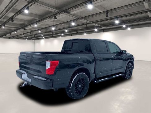 Used 2019 Nissan Titan SV w/ SV Convenience Package image 4