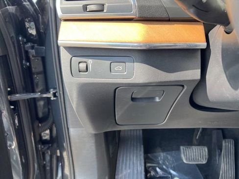 Used 2021 Volvo XC90 T5 Momentum w/ Protection Package Premier image 20