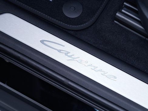Certified 2026 Porsche Cayenne AWD/4WD image 14