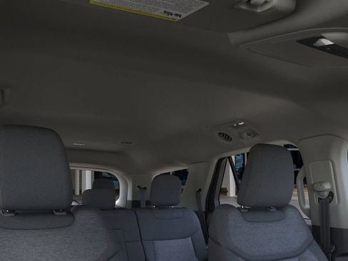 New 2025 Ford Explorer Active image 22