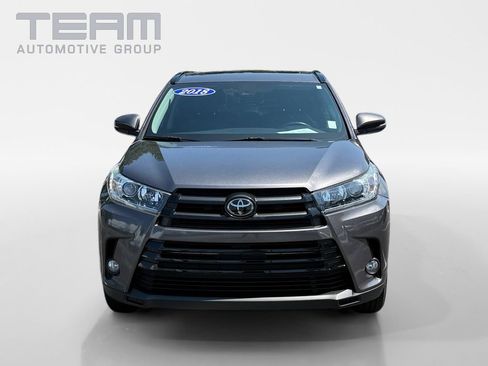 Used 2018 Toyota Highlander SE AWD/4WD image 2