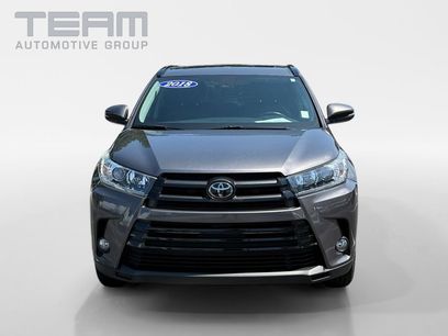 Used 2018 Toyota Highlander SE