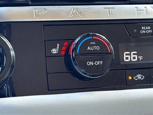 New 2026 Nissan Pathfinder SL image 7