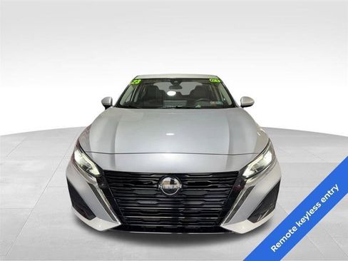 Used 2023 Nissan Altima 2.5 SL FWD image 2