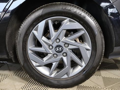 Used 2024 Hyundai Elantra SEL FWD image 17