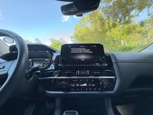 Used 2024 Nissan Pathfinder SL AWD/4WD image 19