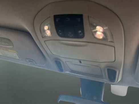 Used 2017 Chrysler Pacifica Limited FWD image 24
