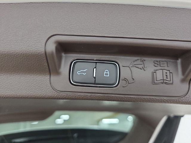 Used 2023 Ford Explorer King Ranch w/ Technology Package AWD/4WD image 36