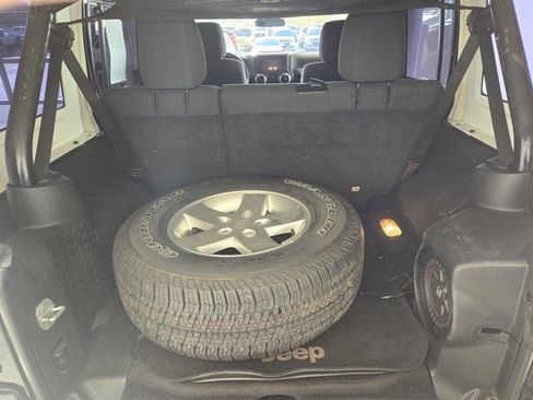 Used 2012 Jeep Wrangler Unlimited Sahara image 12