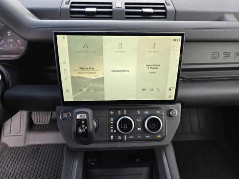 New 2026 Land Rover Defender 110 X-Dynamic SE image 18