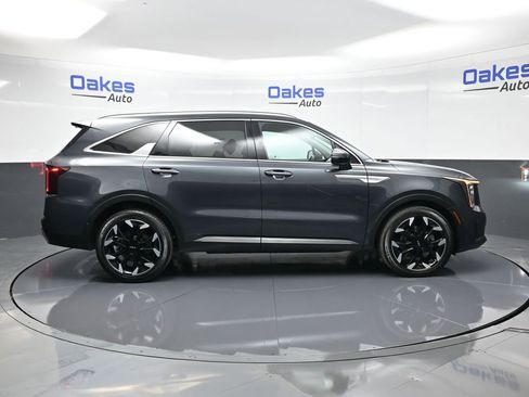 Certified 2025 Kia Sorento SX image 9