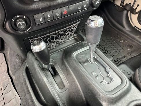 Used 2018 Jeep Wrangler Unlimited Sahara AWD/4WD image 24