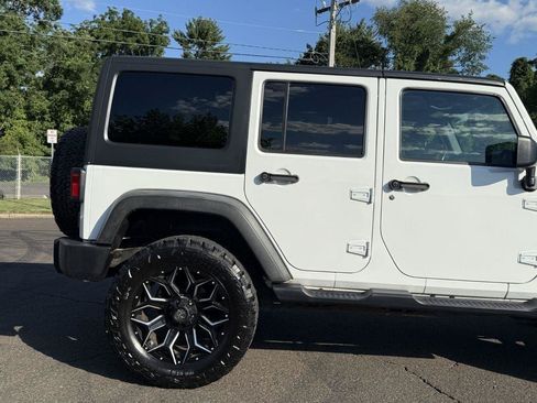 Used 2017 Jeep Wrangler Unlimited Sport w/ Quick Order Package 24S AWD/4WD image 9