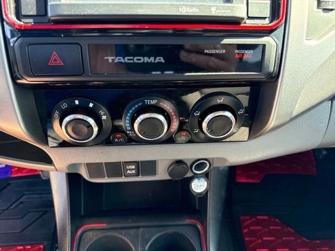 Used 2015 Toyota Tacoma PreRunner w/ SR5 Package RWD image 23