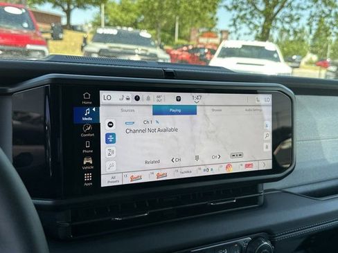 Used 2025 Jeep Wrangler Unlimited Sahara w/ Safety Group AWD/4WD image 31