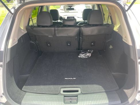Used 2023 Nissan Rogue SV FWD image 14