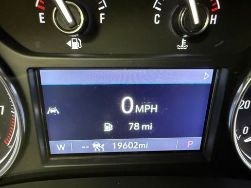 Used 2024 Buick Enclave Essence w/ Technology Package image 16