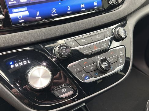 Used 2025 Chrysler Pacifica Select FWD image 21