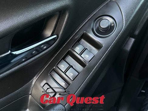Used 2019 Chevrolet Trax LT w/ LT Convenience Package AWD/4WD image 24