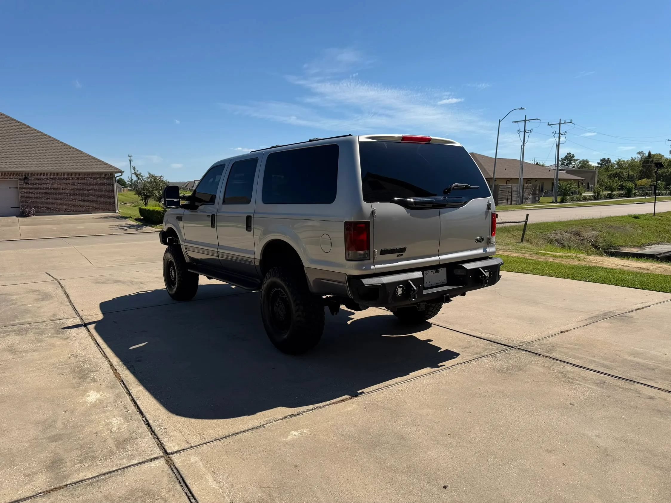 Used 2004 Ford Excursion XLT AWD/4WD image 4