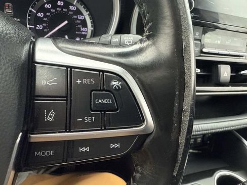 Used 2021 Toyota Highlander XLE image 38