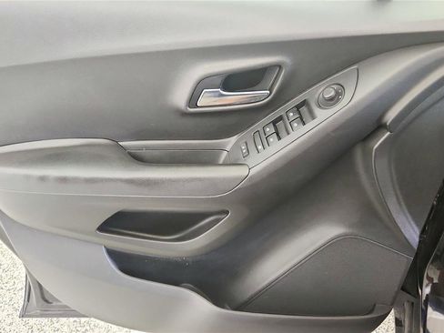 Used 2020 Chevrolet Trax LS w/ Tint and Cruise Package FWD image 32