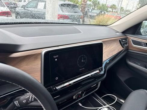 Used 2024 Volkswagen Atlas SE FWD image 21