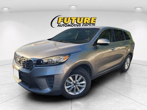 Used 2019 Kia Sorento FWD V6 image 2
