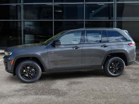 New 2025 Jeep Grand Cherokee Altitude image 4