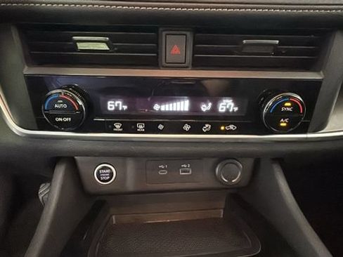 Used 2023 Nissan Rogue SV AWD/4WD image 22