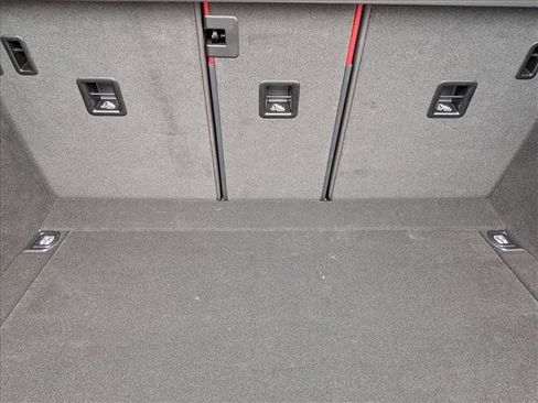 Used 2025 Porsche Macan image 23