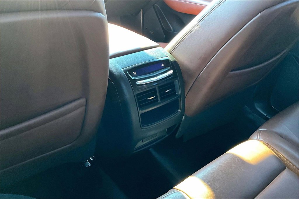 Used 2022 Cadillac XT5 Premium Luxury w/ Technology Package FWD image 10
