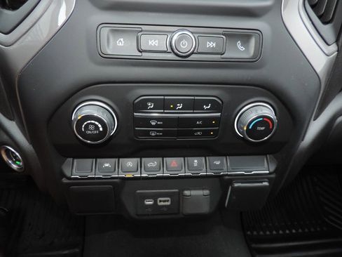 Used 2022 Chevrolet Silverado 1500 Custom image 24